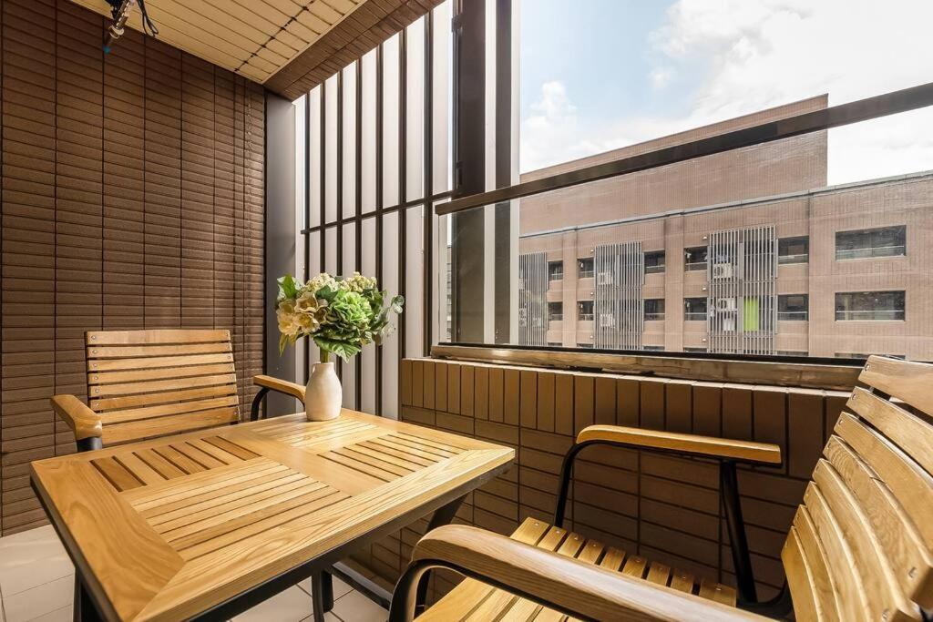 New Building 2B1Blk Workspace Taipei Main Station • 新大樓 台北車站 2房1衛 客廳廚房 工作空間 外观 照片