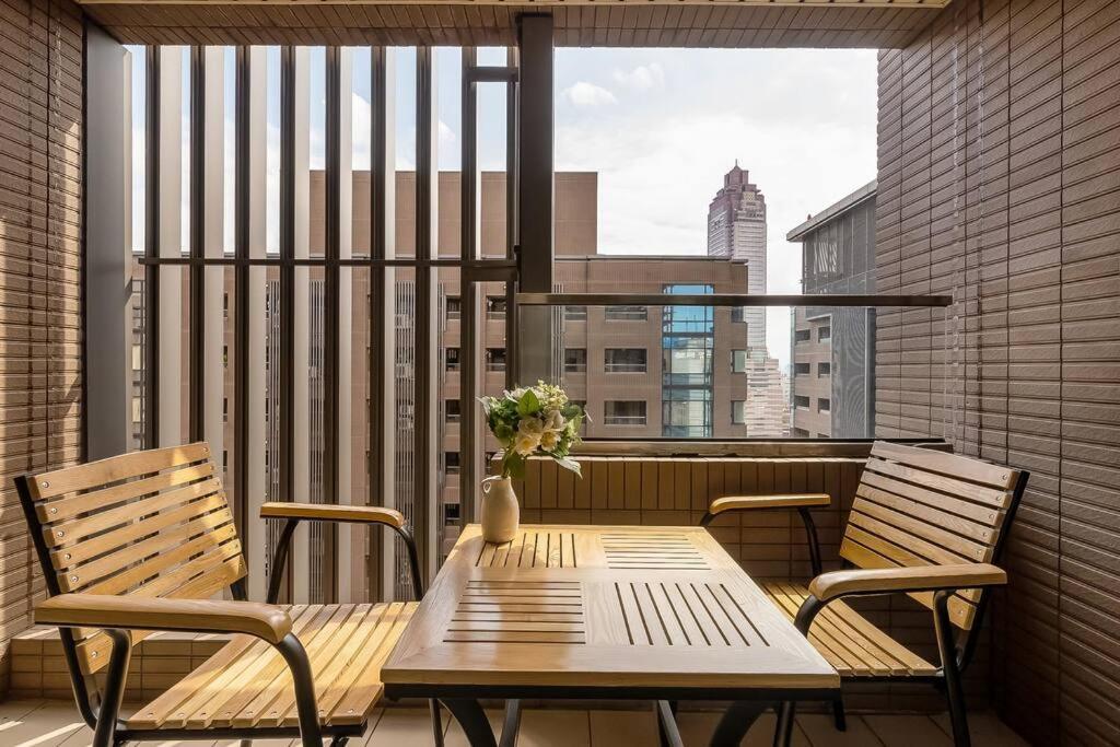 New Building 2B1Blk Workspace Taipei Main Station • 新大樓 台北車站 2房1衛 客廳廚房 工作空間 外观 照片